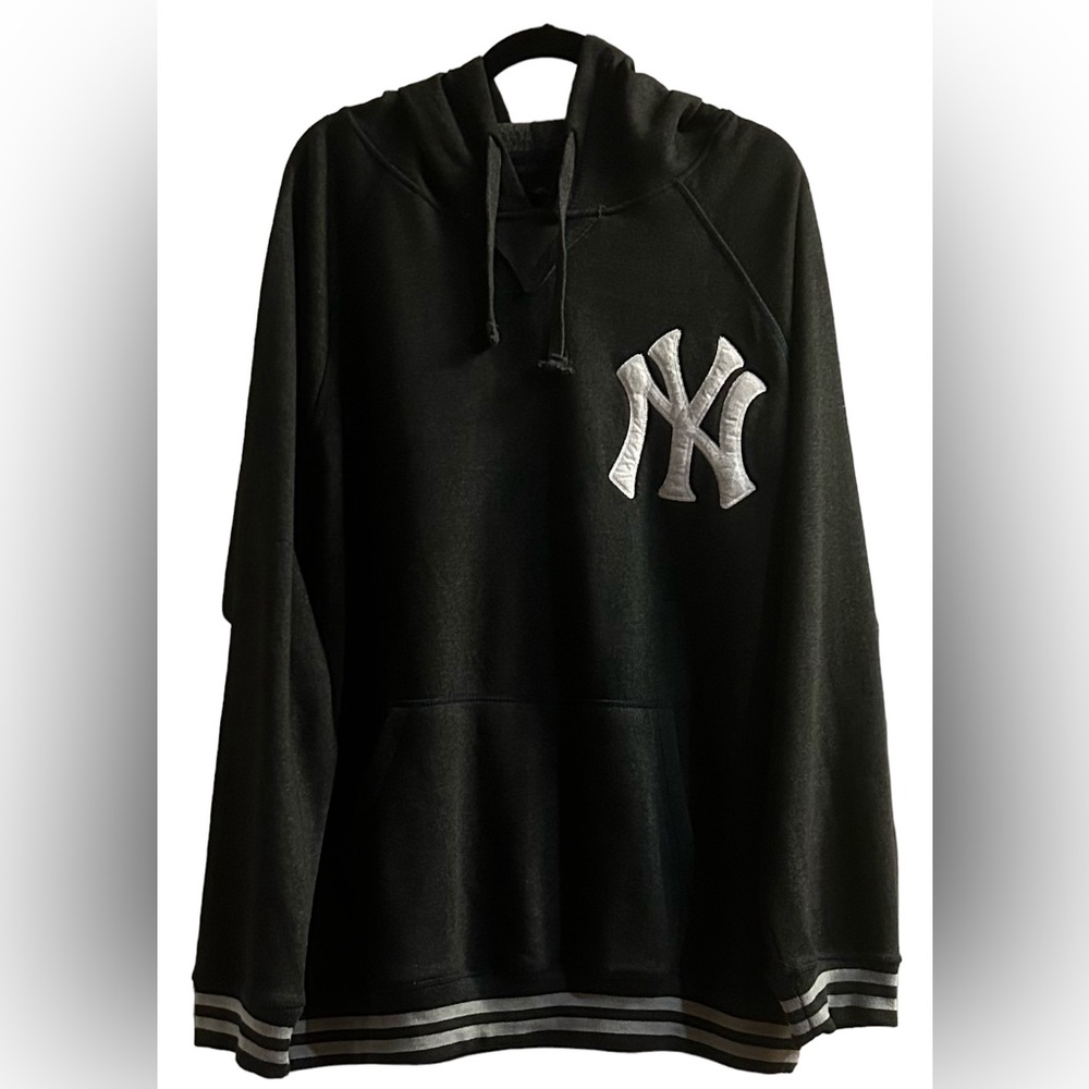 NWT Men’s Stitches Genuine Merch New York Yankees Hoodie SZ XL
